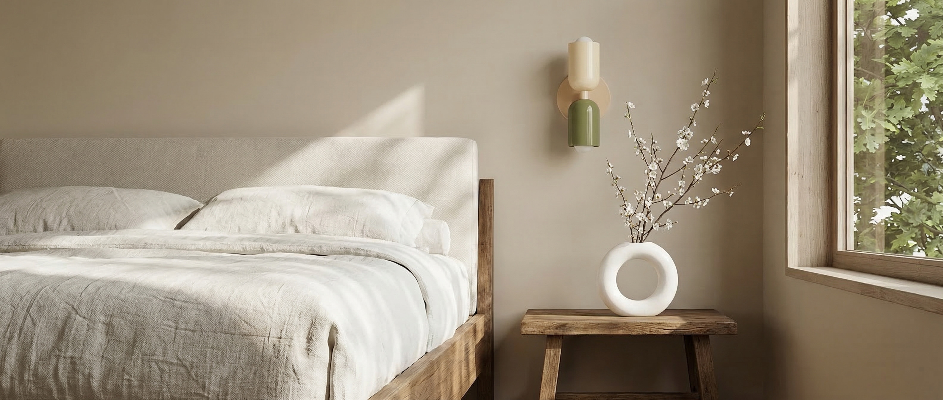 Applique murale Symra dans une chambre lumineuse