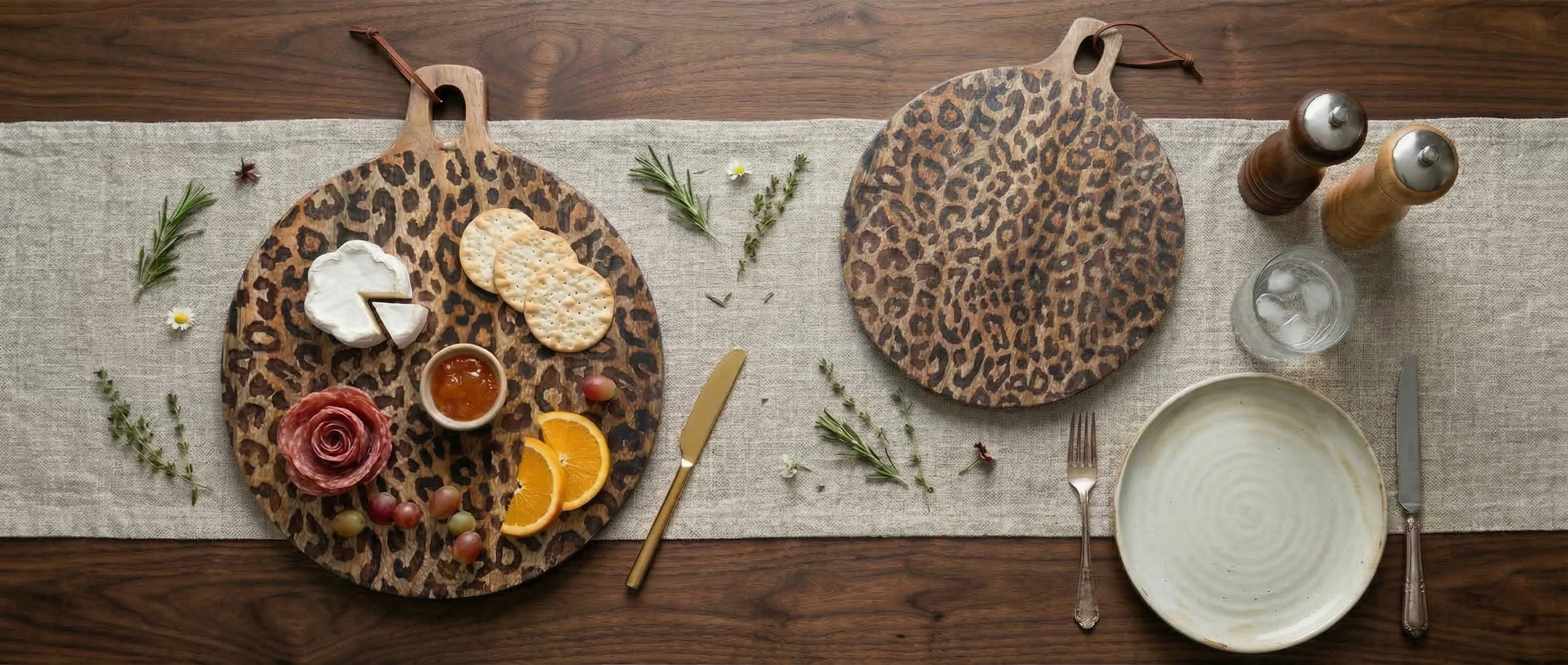 Planche de service à motif léopard avec amuse-bouches