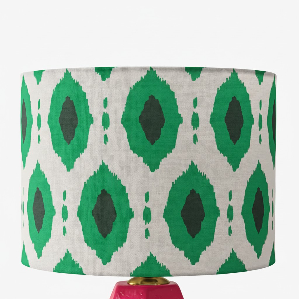 Détail de l'abat-jour vert à motifs