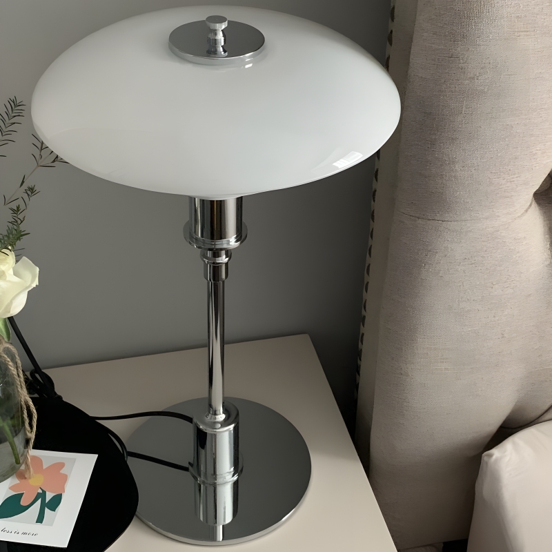Customer close-up photo of Layora glass lamp