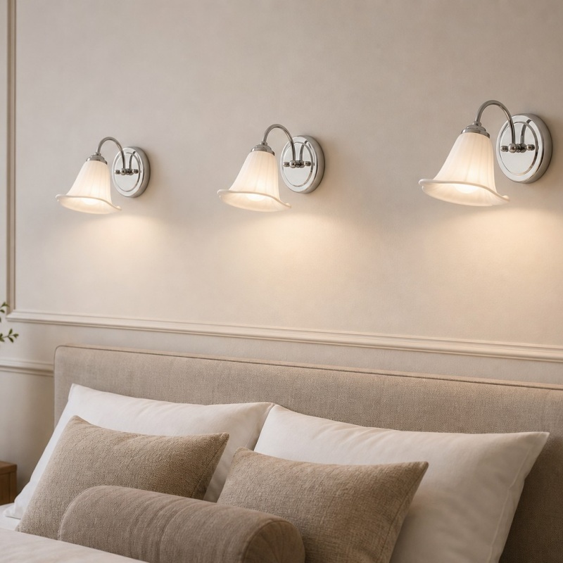Appliques murales lys calla dans une chambre