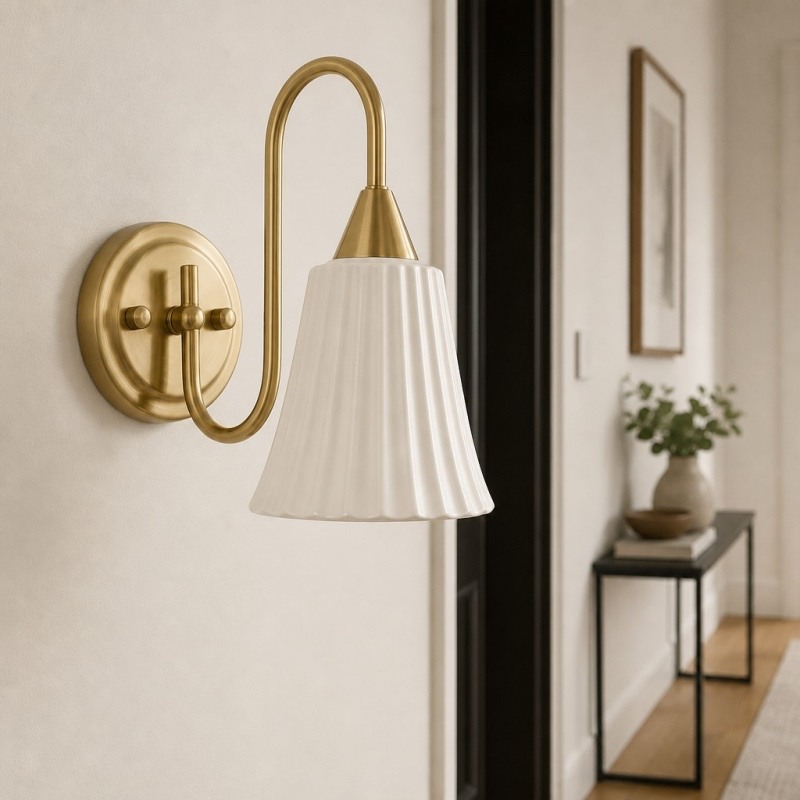 Applique murale vintage dans un couloir