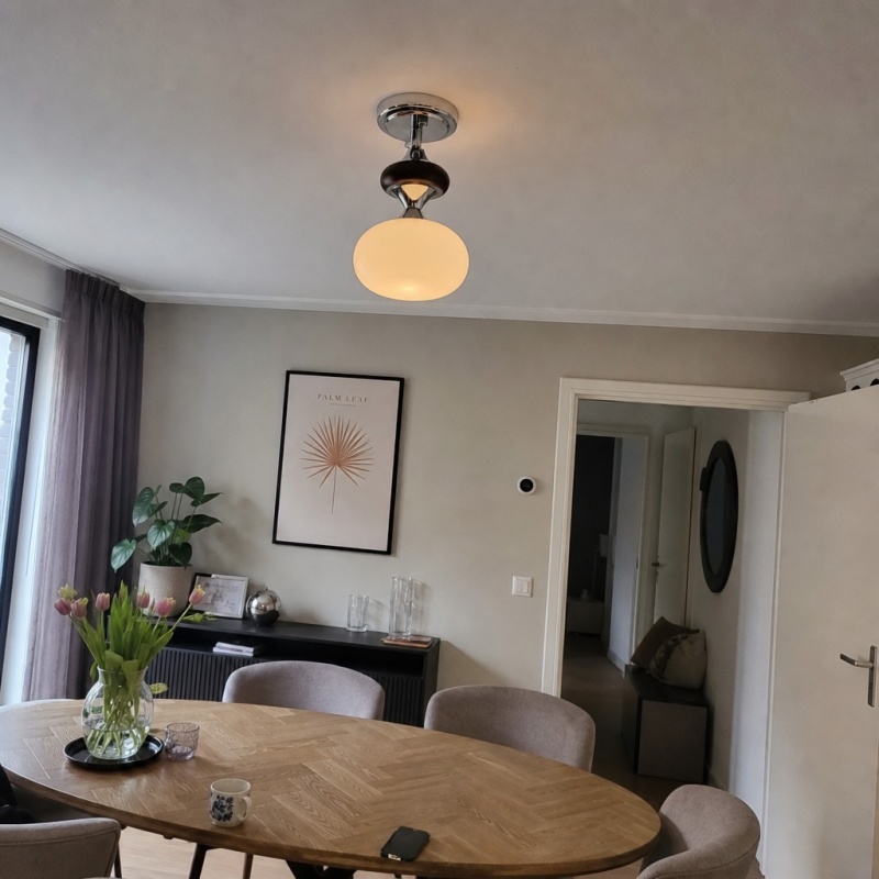 Lampe Valesey dans une salle à manger