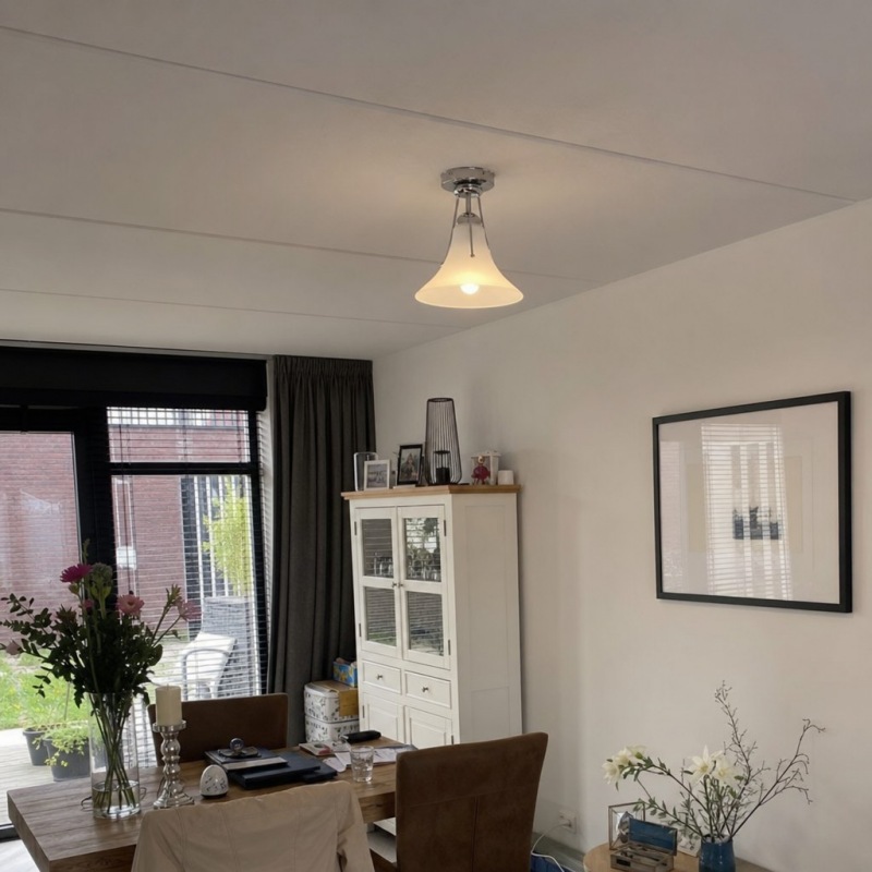 Photo client de la lampe dans une salle à manger
