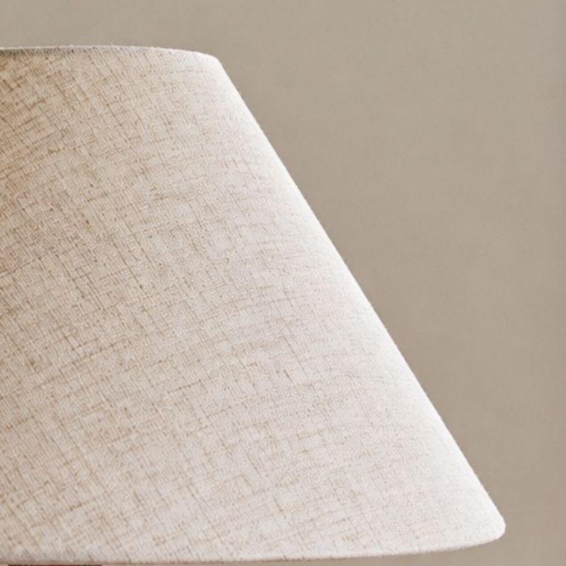 Détail de l'abat-jour en tissu de la lampe Ceruna