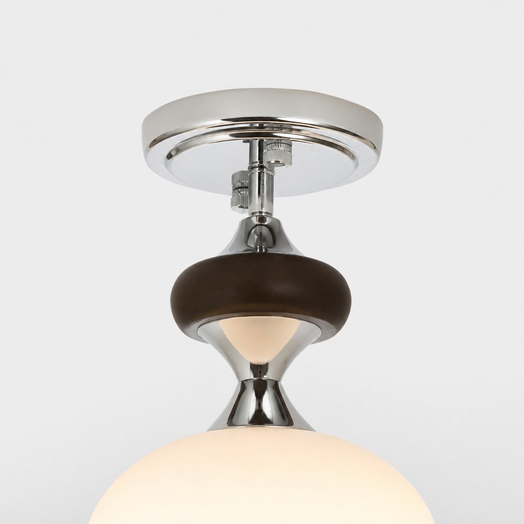 Détail du support chromé et bois de la lampe Valesey