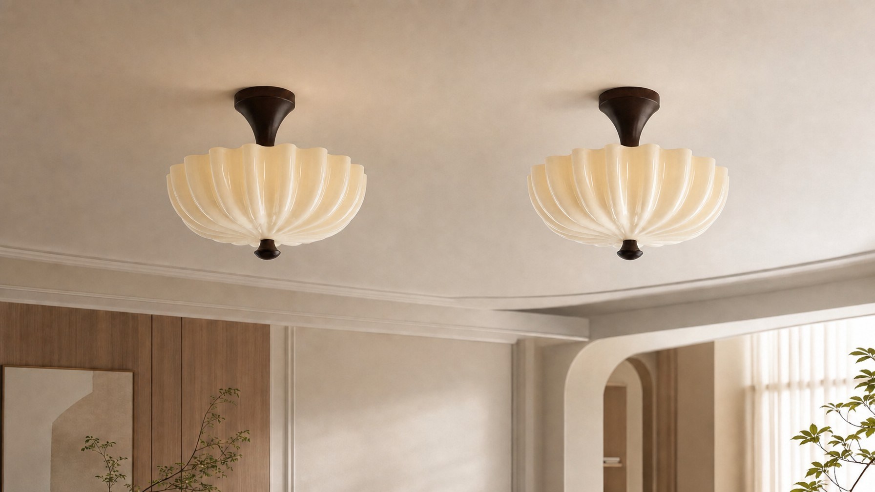 Deux plafonniers crème installés dans un salon