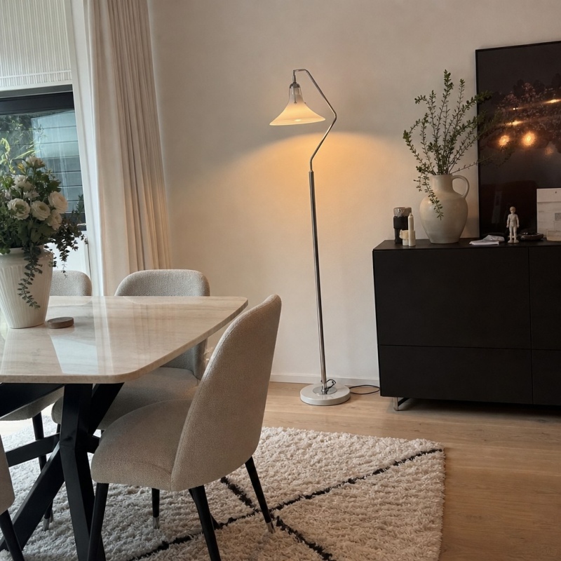 Lampadaire Magnolia dans une salle à manger
